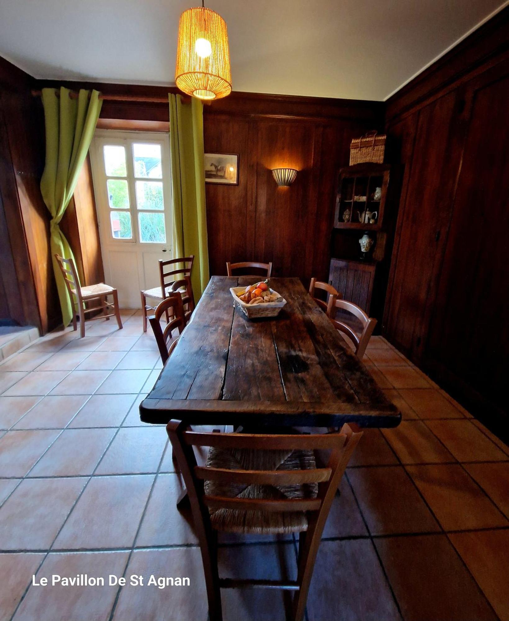 Le Pavillon De St Agnan Hautefort Exterior foto